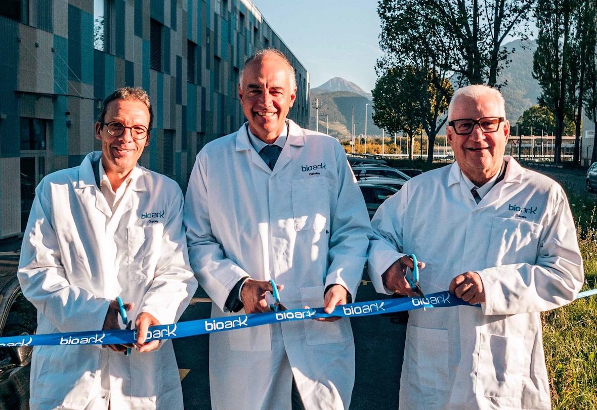 The third building of the site was inaugurated in the presence (from left to right) of Stéphane Coppey, the President of the City of Monthey, Christophe Darbellay, Head of the Department of Economy and Education, and Jean-Marc Tornare, President of BioArk.