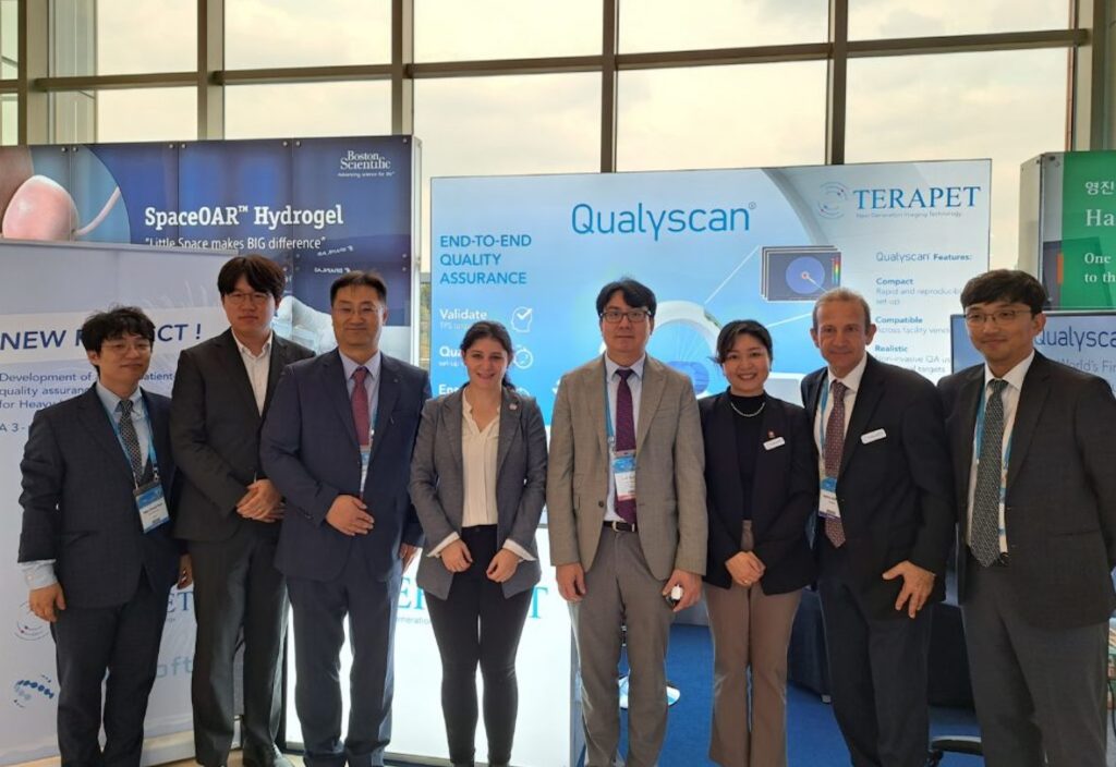 From left to right: Prof. Han (Professor of Yonsei Cancer Center), Dr. Chun (CSO of Oncosoft), Prof. Dong Wook Kim (Clinical Professor, Yonsei Cancer Center), Laura Acosta (Swiss Embassy Representative), Prof. Ik Jae Lee (Director of Heavy Ion Therapy, Yonsei Cancer Center), Dr. Christina Vallgren (CEO of Terapet), Herve Duffour (Sales and Marketing director of Terapet), Prof. Jin Sung Kim (Chief Medical Physicist of Yonsei Cancer Center & CEO of Oncosoft).