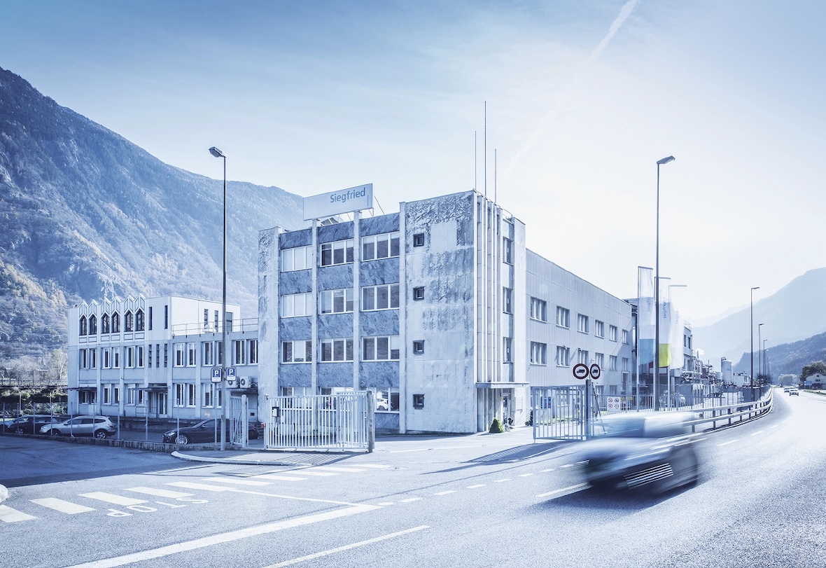 Siegfried’s Evionnaz site currently employs 380 professionals and is in the process of constructing a new R&D building, which is set to double the company's development capacity and create around 40 new jobs.