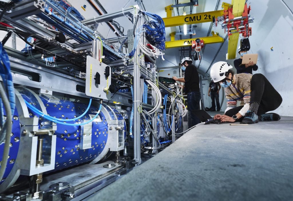 Une équipe du Laboratoire de Physique des Hautes Energies de l'Université de Berne a mesuré avec succès les taux d'interaction des neutrinos à des énergies sans précédent en utilisant le Grand collisionneur de hadrons du CERN.