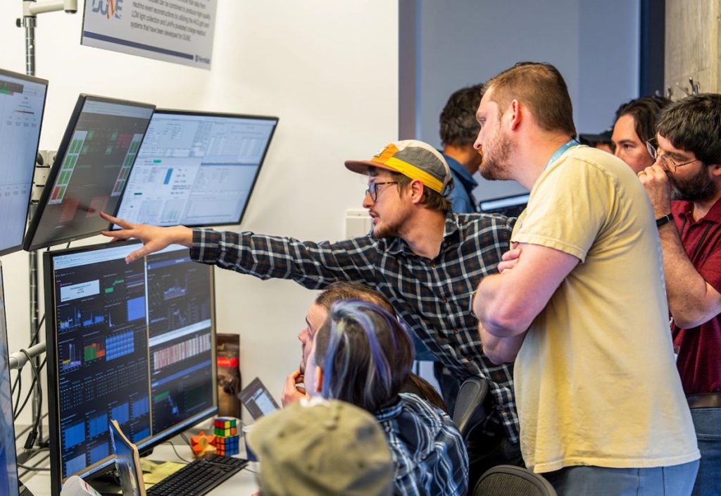 The University of Bern has successfully tested its "ND-LAr" detector prototype at Fermilab, marking the first detection of neutrinos in the world's largest neutrino experiment, DUNE.