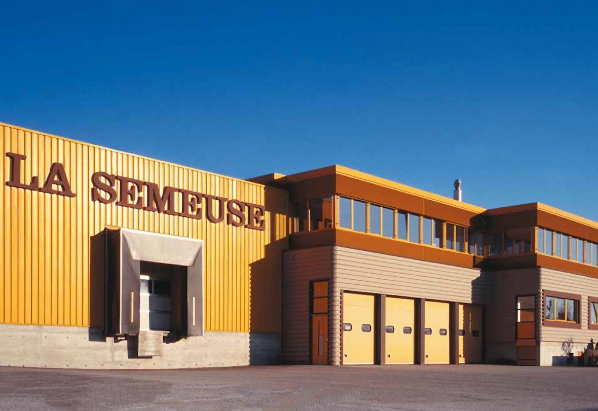 Swiss coffee roaster La Semeuse marks its 125th anniversary with a major expansion in La Chaux-de-Fonds, investing CHF 10 million in a new roasting and storage facility.