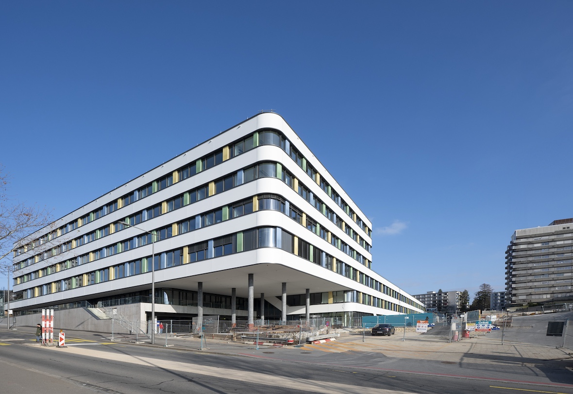 Le CHUV a officiellement inauguré son nouvel Hôpital des enfants à Lausanne, consolidant ainsi les soins pédiatriques et établissant une nouvelle norme pour les infrastructures de soins de santé centrées sur l'enfant en Suisse occidentale.