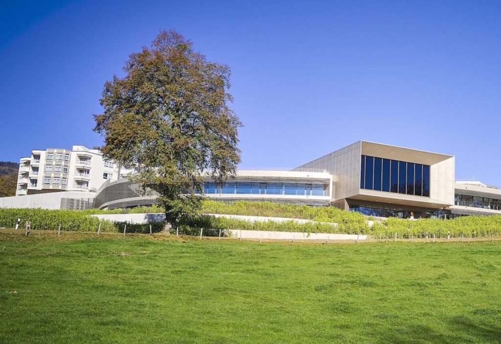 Swiss Medical Network has become the first healthcare provider in Western Europe to join the prestigious Mayo Clinic Care Network. The collaboration strengthens Switzerland’s position as a hub for advanced medical innovation and international clinical partnerships.