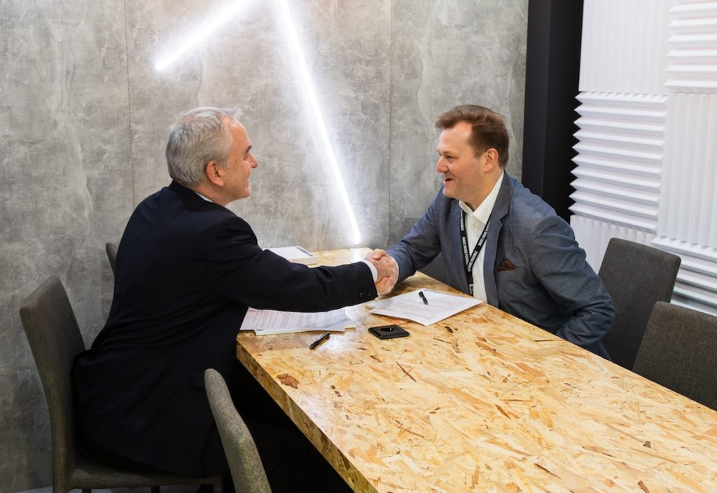 La société vaudoise Composite Recycling a signé un accord stratégique avec Owens Corning afin d'accélérer la réutilisation industrielle des fibres composites recyclées.