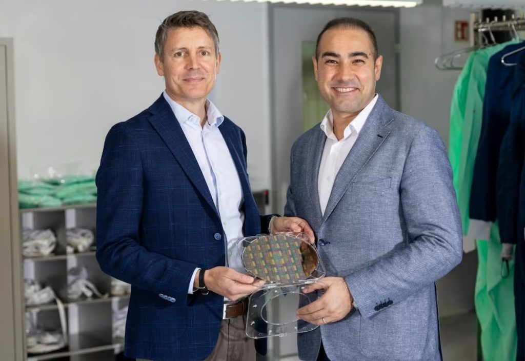 Supported by Innosuisse, CSEM spin-off CCRAFT is expanding its TFLN foundry to meet growing global demand for high-performance chips powering AI and data centers.