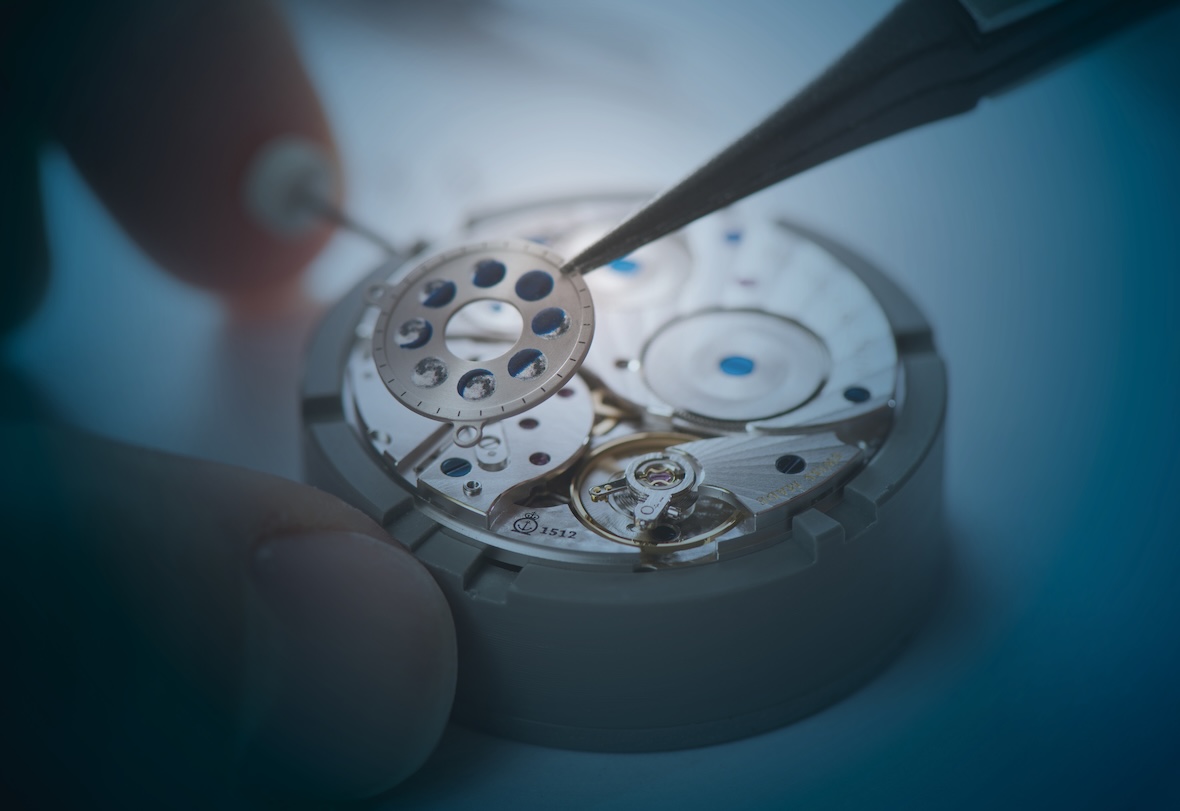 La division Montres de LVMH, qui regroupe TAG Heuer, Zenith et Hublot, a acquis une participation minoritaire dans la manufacture suisse de mouvements La Joux-Perret, renforçant ainsi son ancrage industriel en Suisse occidentale.