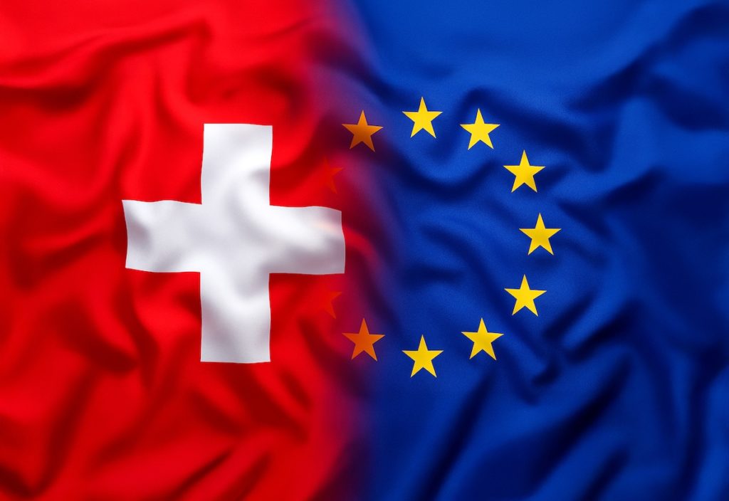La Suisse retrouve son statut d’associée aux programmes européens Horizon Europe, Euratom et Digital Europe, rétablissant ainsi son accès direct aux financements et à la coordination de projets.