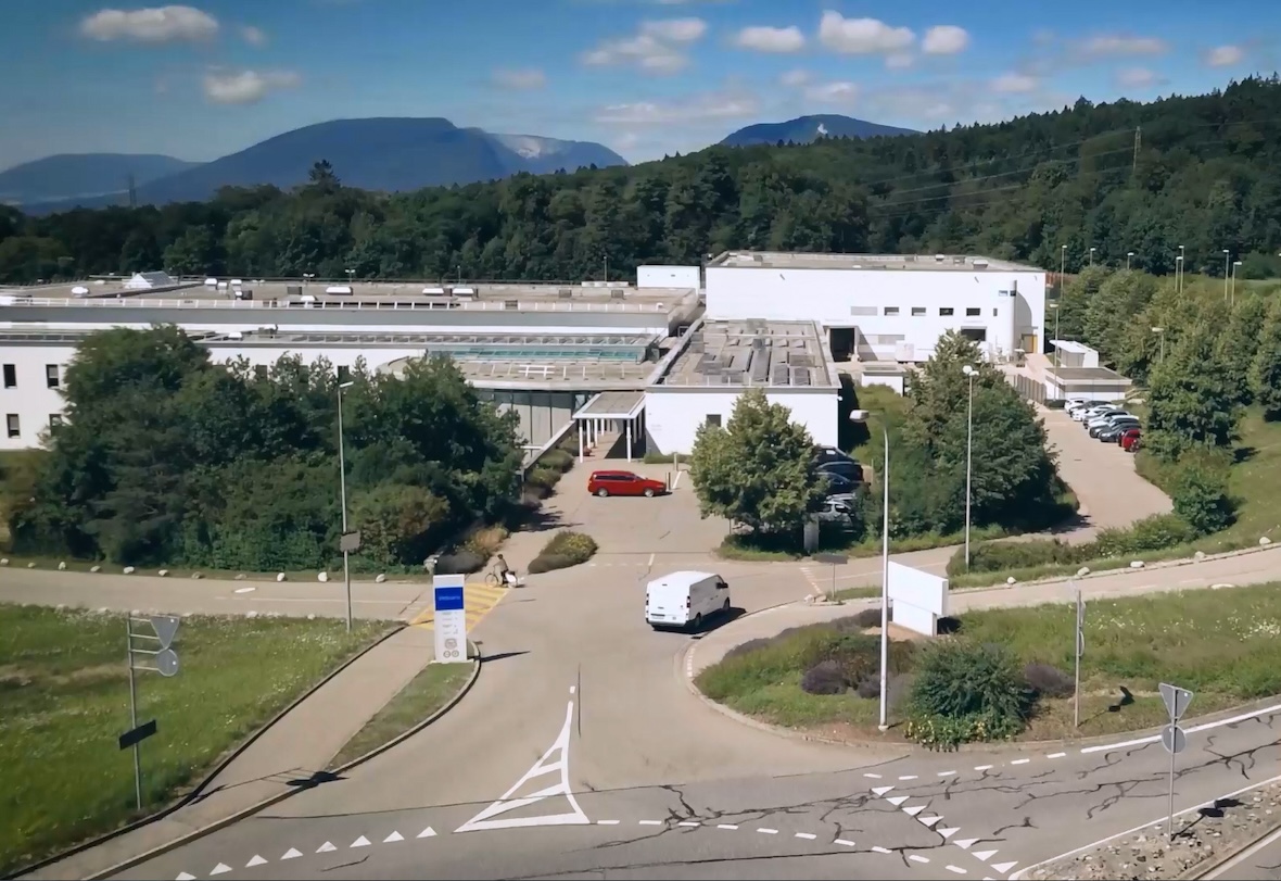 Takeda a inauguré une nouvelle installation biotechnologique de CHF 200 millions à Neuchâtel afin d’augmenter ses capacités de remplissage aseptique pour les thérapies destinées aux maladies rares.