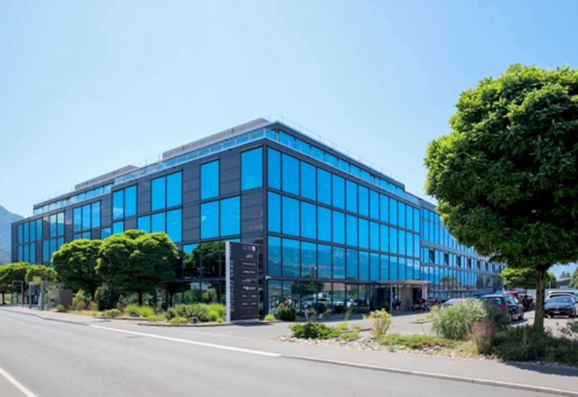 Bruker has completed the full acquisition of mass spectrometry specialist TOFWERK, reinforcing its applied small-molecule portfolio while preserving TOFWERK’s Swiss engineering base and brand identity.