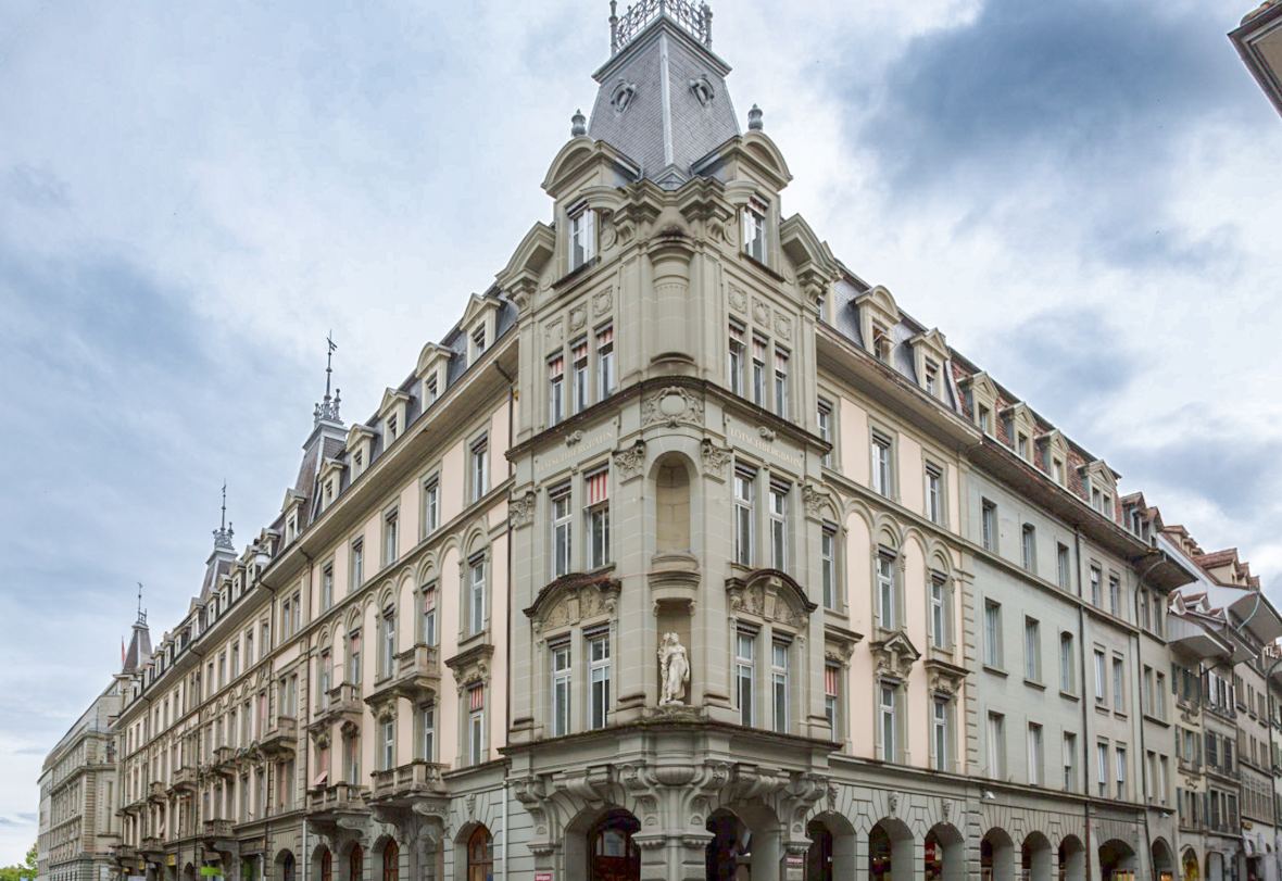 Nous avons récemment rencontré Thomas Diggelmann, Country Director d'inovex Switzerland AG, la nouvelle filiale suisse de la société allemande de services informatiques inovex GmbH. Fondée il y a plus de 25 ans et dont le siège est à Karlsruhe, inovex emploie quelque 500 spécialistes répartis dans huit bureaux en Allemagne et s'est forgé une solide réputation dans le développement de logiciels sur mesure, la Data & l'IA et l'infrastructure digitale, notamment auprès de clients tels que Bosch, REWE et ProSiebenSat.1. Thomas nous a expliqué ce qui a amené inovex en Suisse, et à Berne en particulier.