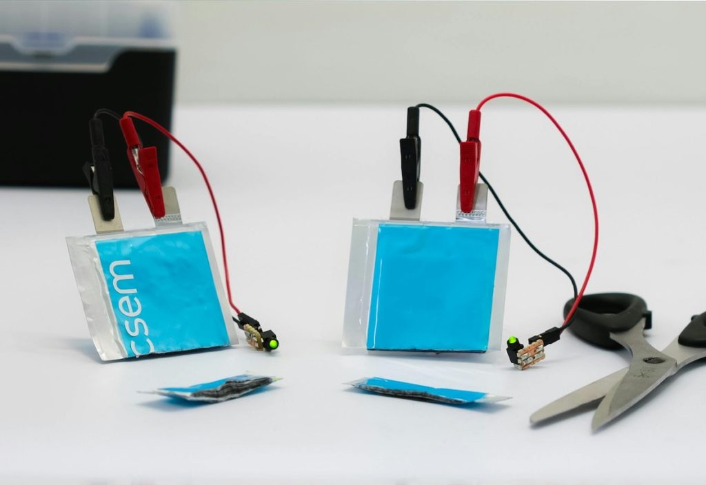 Neuchâtel’s CSEM has opened an industry-accessible battery dry room at its Battery Innovation Hub, giving Swiss companies, start-ups, and SMEs access to advanced battery development infrastructure.