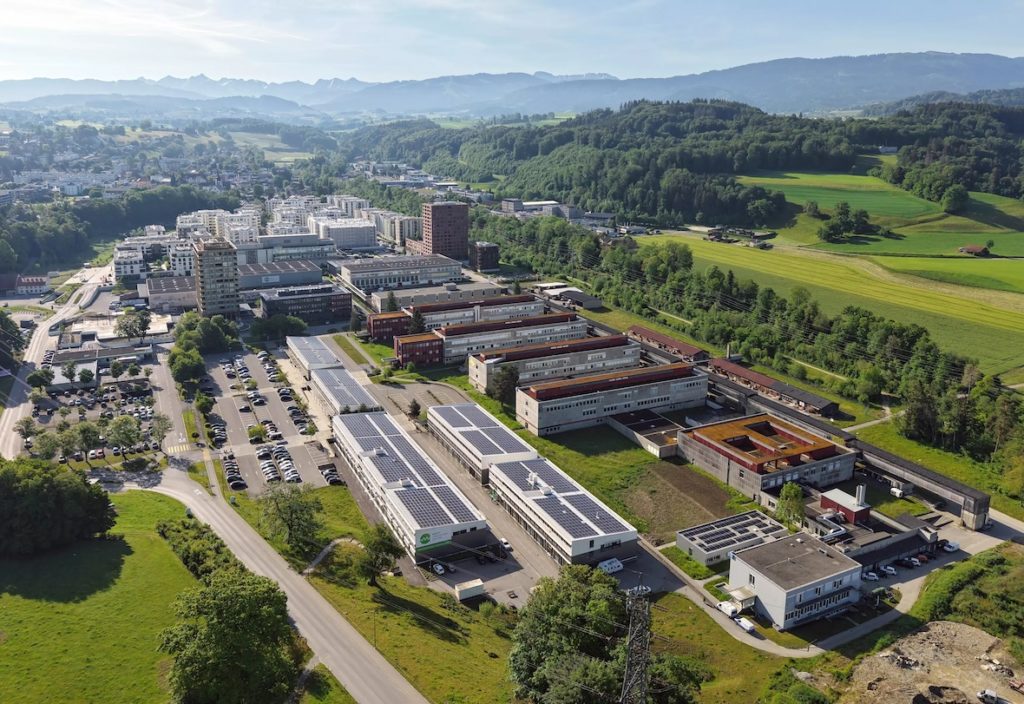 Douze ans après sa création, le Marly Innovation Center franchit plusieurs étapes majeures en 2026, dont sa 200ème entreprise, 1’000 emplois et 1’500 habitants, parallèlement à un renouvellement de sa direction et de son identité visuelle.