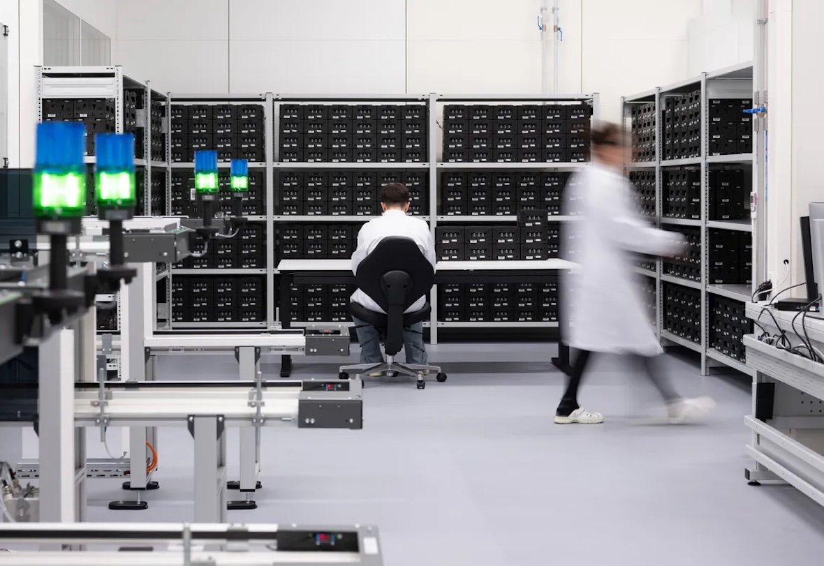 Omega lance le Laboratoire de Précision, une installation de test indépendante et accréditée ouverte à toute l'industrie horlogère suisse.