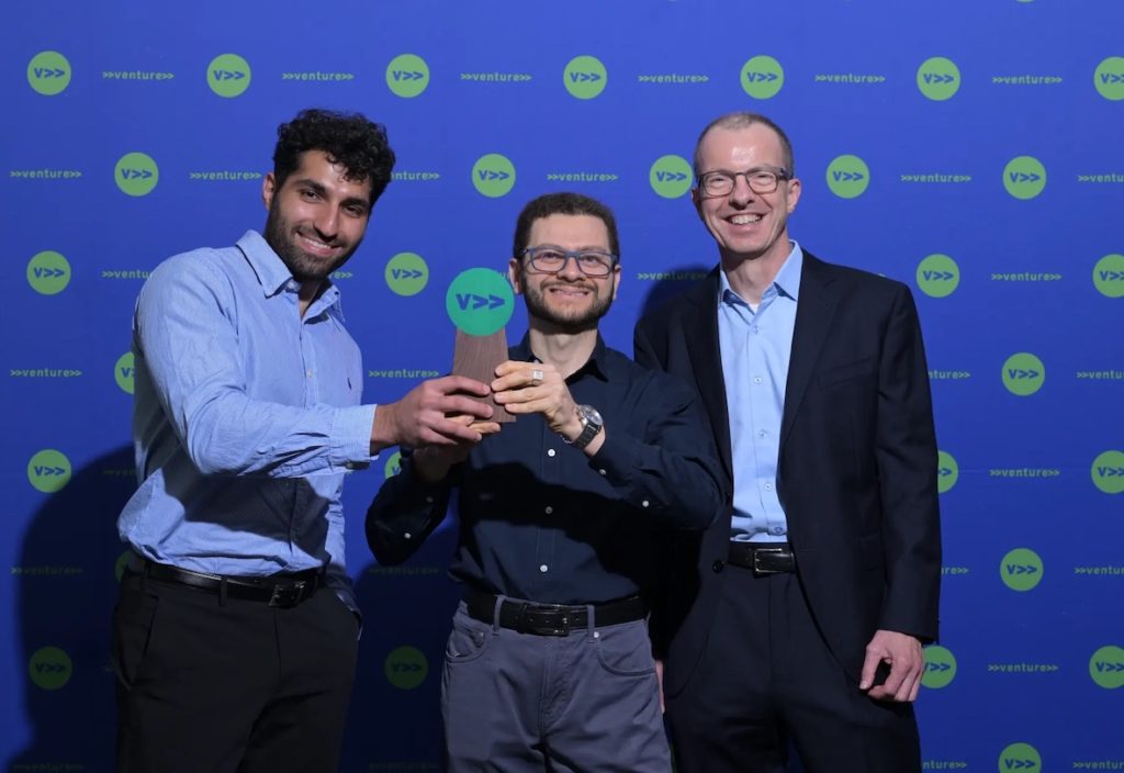 Edwatec, une spin-off de l'EPFL développant des systèmes photoniques pour l'infrastructure de l'IA, a remporté le Grand Prix de CHF 150'000 du concours venture 2026 organisé à l'EPFL à Lausanne, où des start-ups de toute la Suisse, dont plusieurs de la région lémanique, ont été distinguées.
