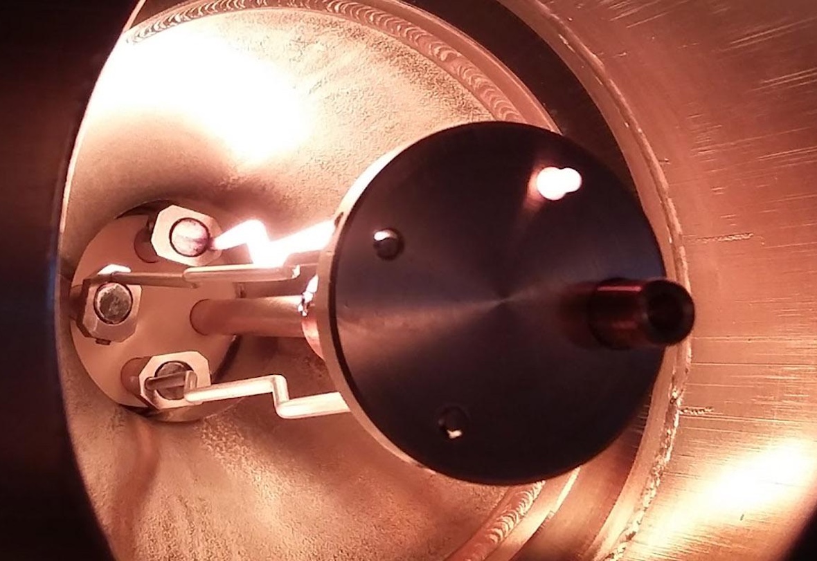 Première mondiale : des physiciens de l'Université de Fribourg, avec une équipe internationale, ont utilisé des impulsions lumineuses ultrarapides pour créer brièvement un état topologique de la matière dans un semi-conducteur, confirmant une théorie formulée il y a plus de dix ans.