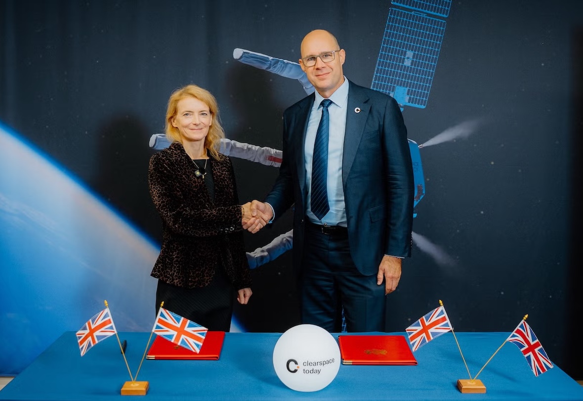 ClearSpace a signé avec l'UK Space Agency un contrat de plus de GBP 61 millions pour réaliser la première mission de retrait actif de débris commandée à l'échelle nationale par le Royaume-Uni.