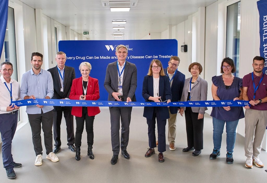 WuXi AppTec has opened a new pharmaceutical production line at its site in Couvet, in the canton of Neuchâtel. The USD 100 million investment is part of a broader project to make the site a main production center in Europe for the group.